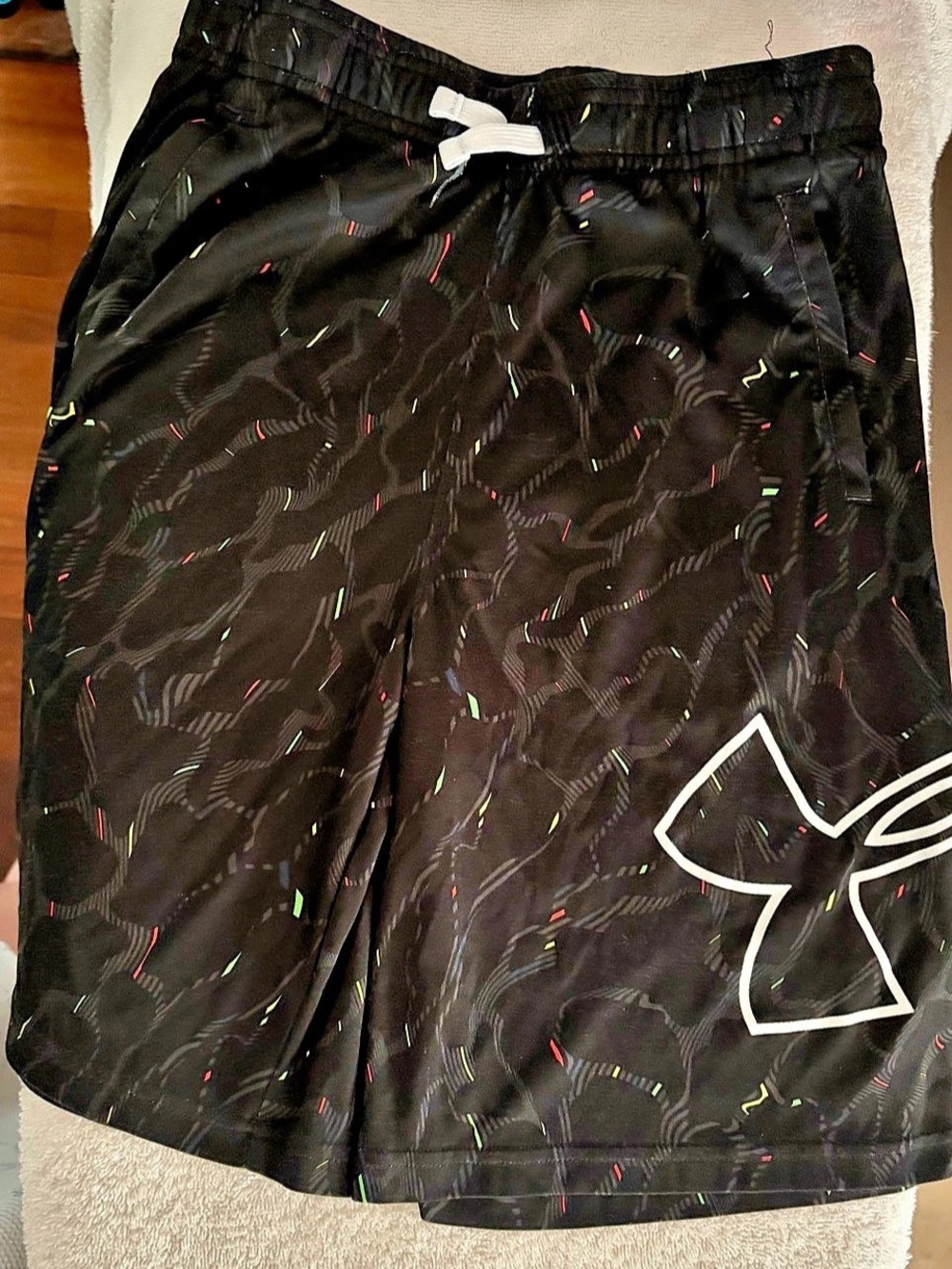 Under Armour Boys Large Swim Trunks Black Abstract Like New